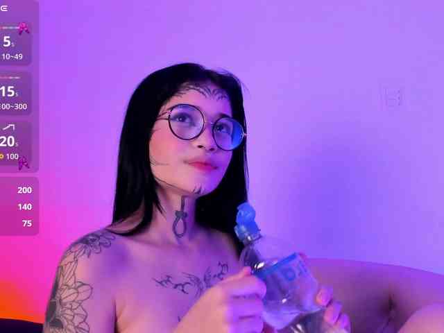 sasha-yaklove999 webcam