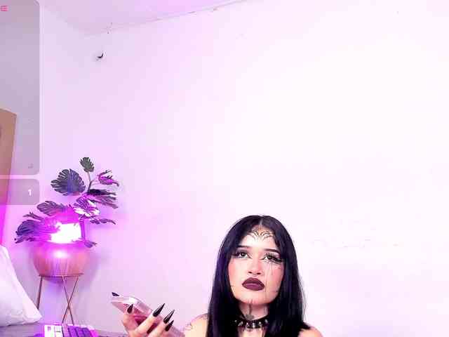 sasha-yaklove999 webcam