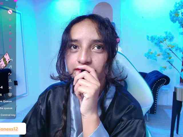 zoe-jonexs webcam