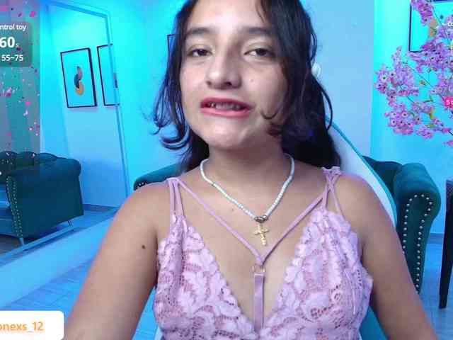 zoe-jonexs webcam