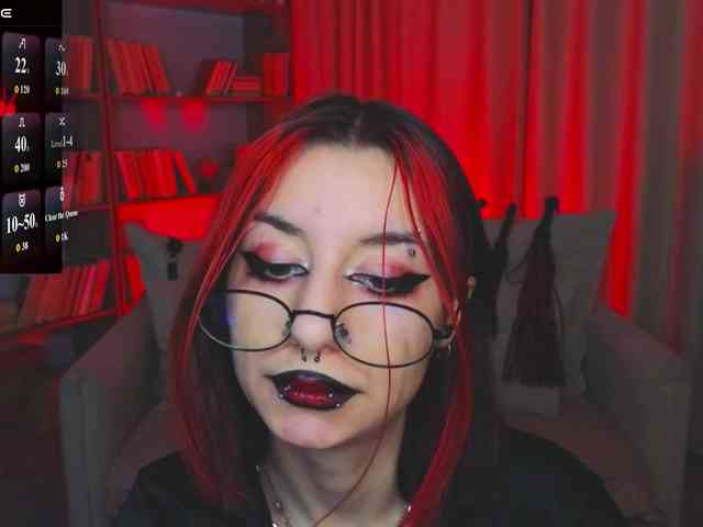 MistressMarcelline webcam