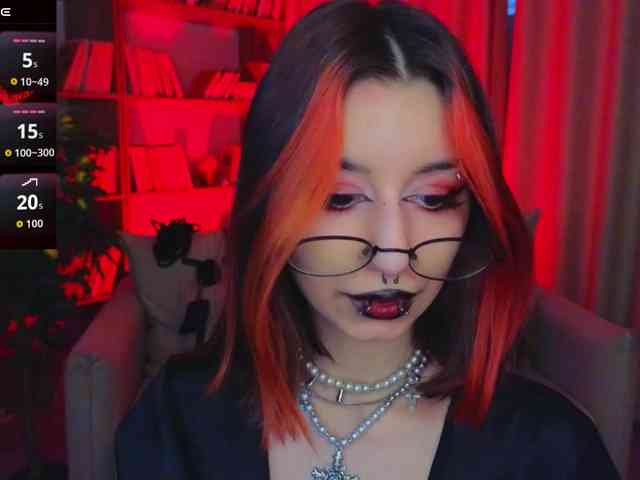 MistressMarcelline webcam