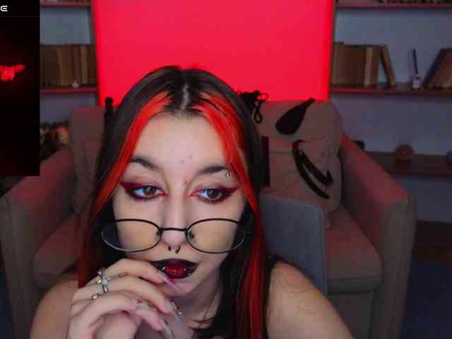 MistressMarcelline webcam
