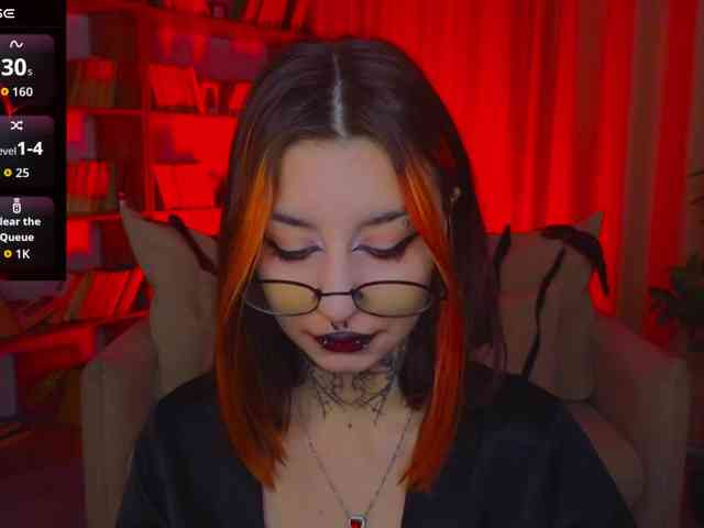 MistressMarcelline webcam