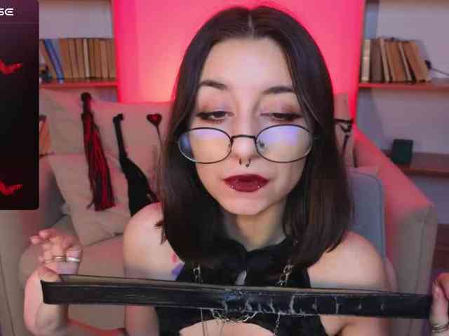 MistressMarcelline webcam