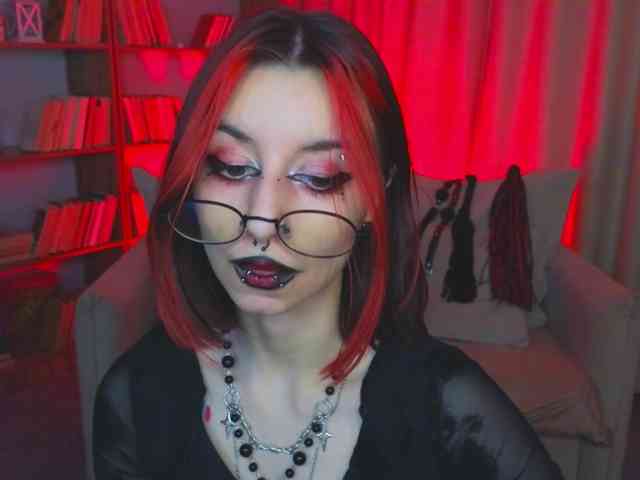 MistressMarcelline webcam