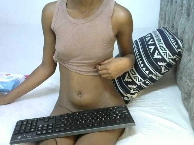  LittleMisscharming chat room