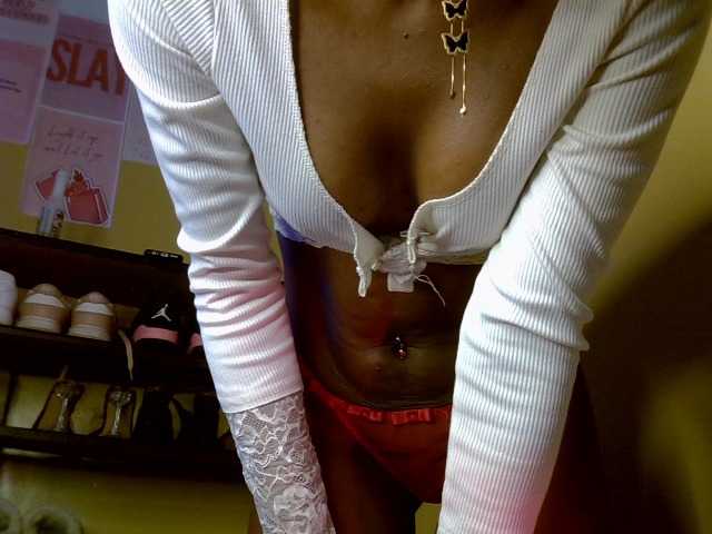 LittleMisscharming's BongaCams show and profile