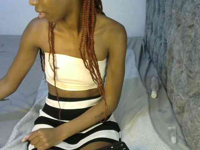 LittleMisscharming webcam