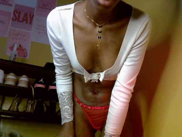 LittleMisscharming webcam