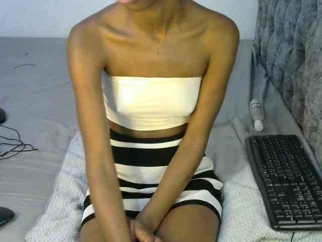 LittleMisscharming webcam