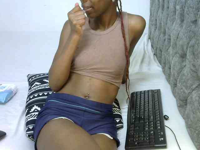 LittleMisscharming webcam