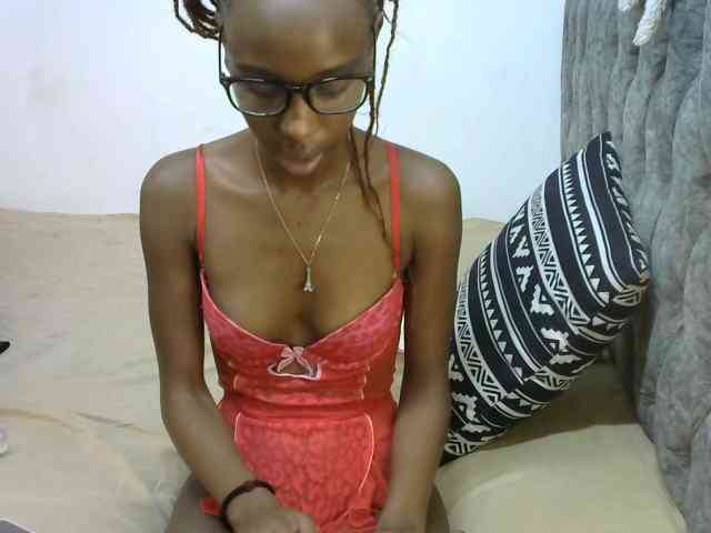 LittleMisscharming webcam