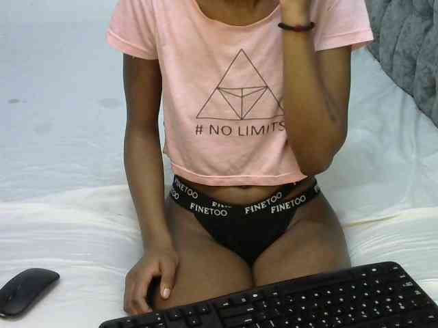 LittleMisscharming webcam