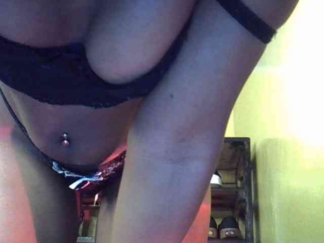 LittleMisscharming webcam