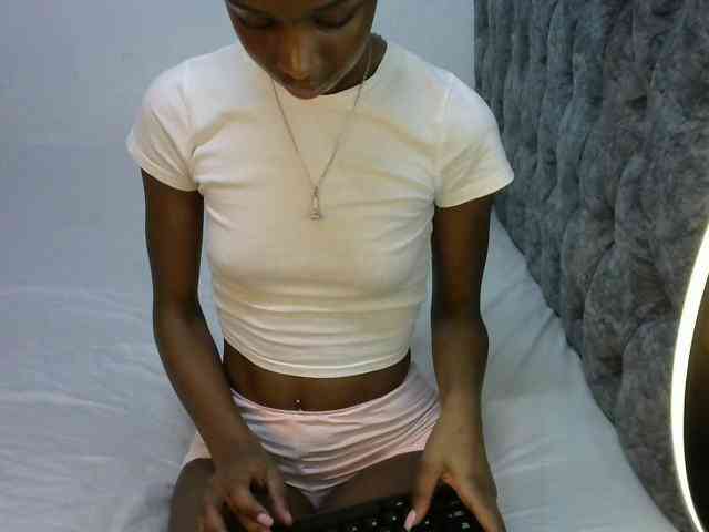 LittleMisscharming webcam