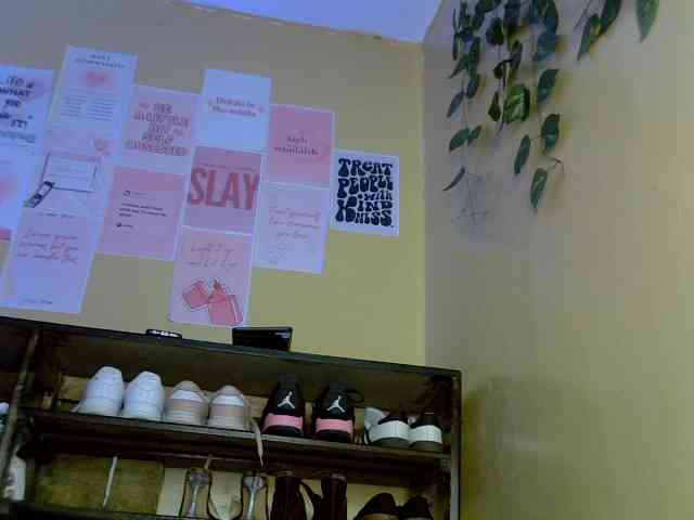 LittleMisscharming webcam