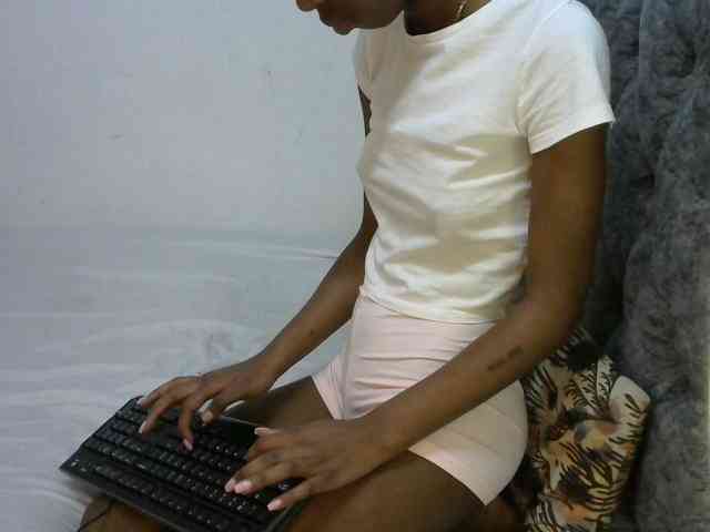 LittleMisscharming webcam