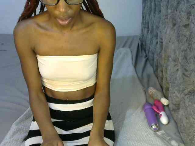 LittleMisscharming webcam
