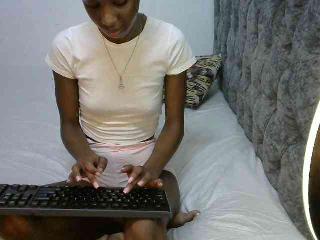 LittleMisscharming webcam