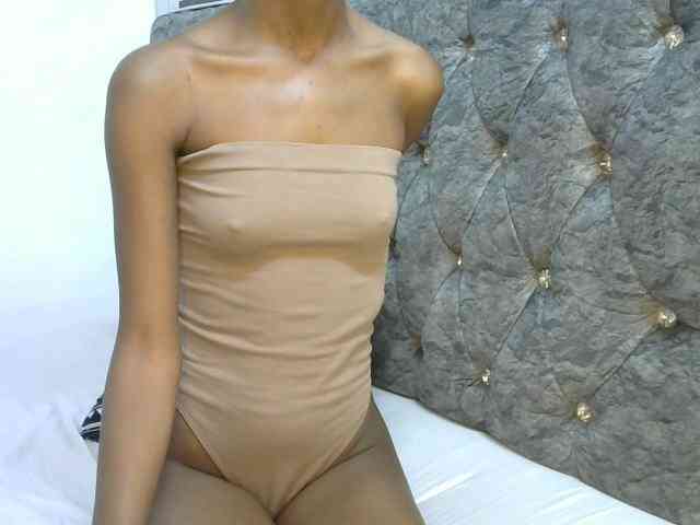 LittleMisscharming webcam