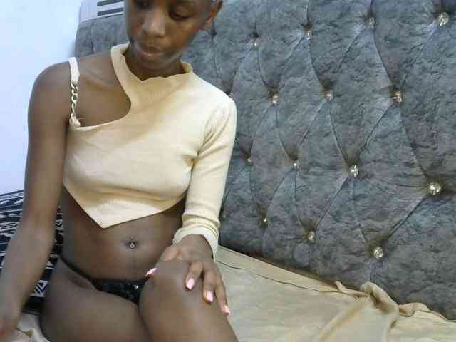 LittleMisscharming webcam