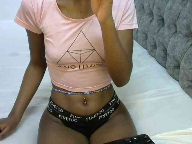 LittleMisscharming webcam