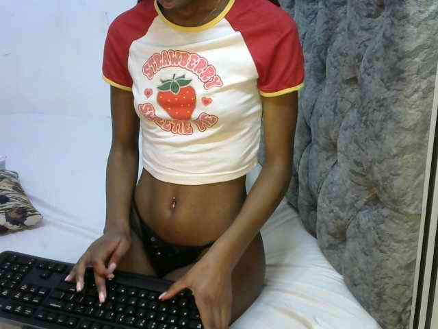 LittleMisscharming webcam