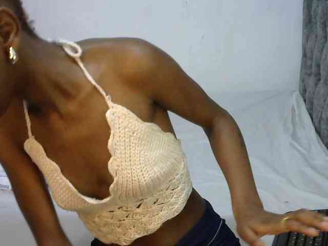 LittleMisscharming webcam