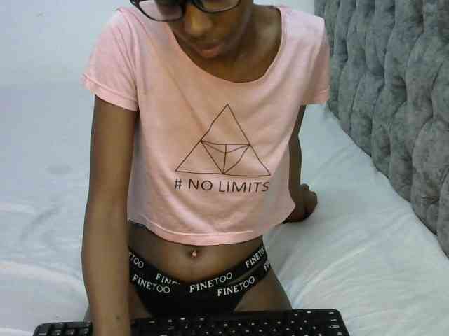 LittleMisscharming webcam