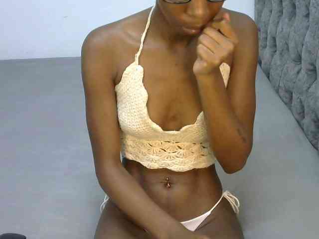 LittleMisscharming webcam
