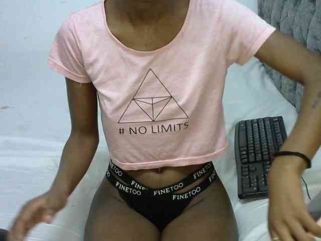 LittleMisscharming webcam