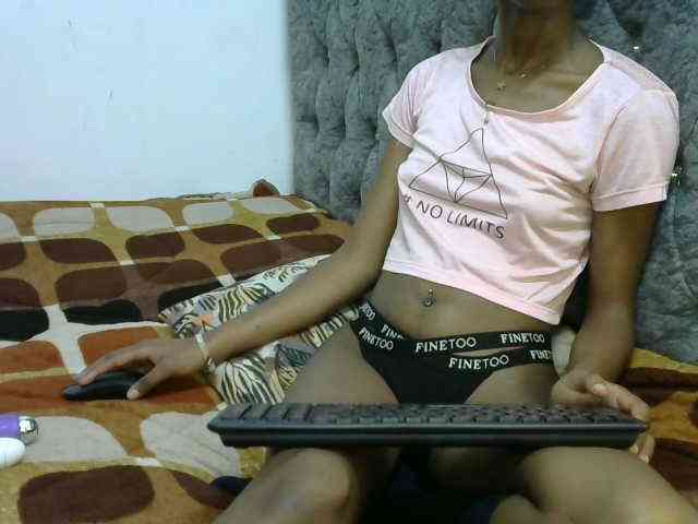 LittleMisscharming webcam