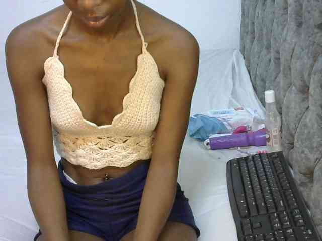 LittleMisscharming webcam