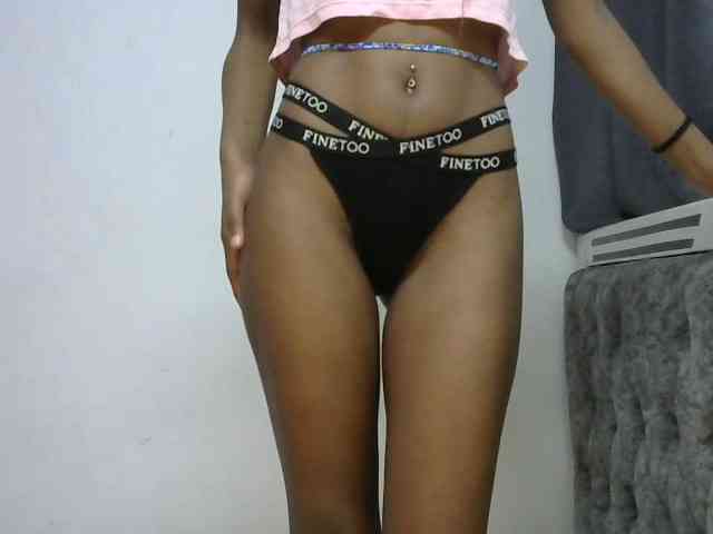 LittleMisscharming webcam
