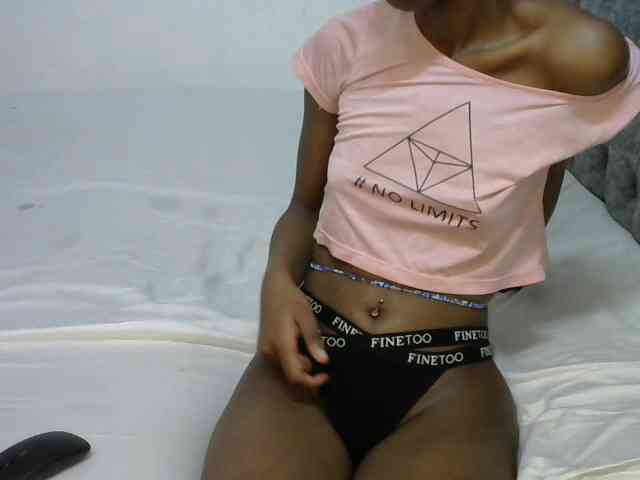 LittleMisscharming webcam