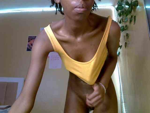 LittleMisscharming webcam