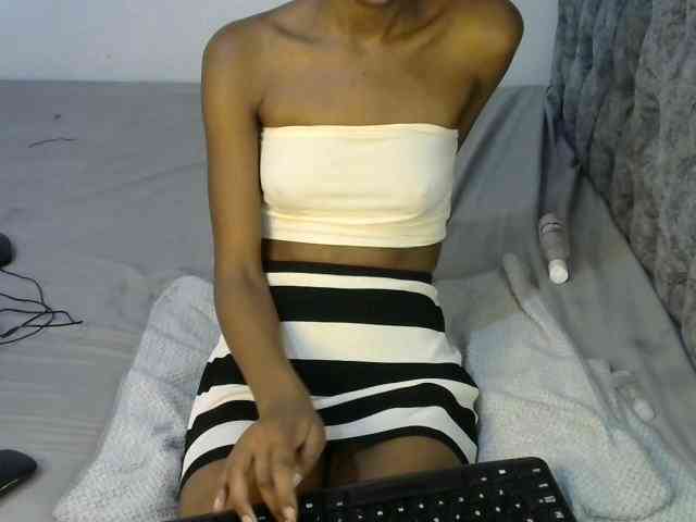 LittleMisscharming webcam