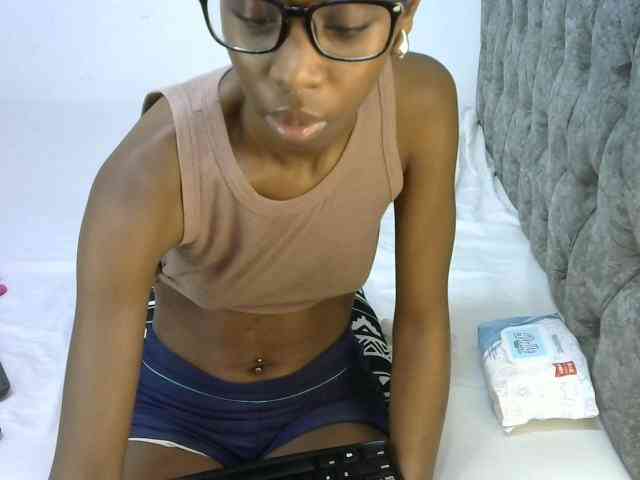 LittleMisscharming webcam