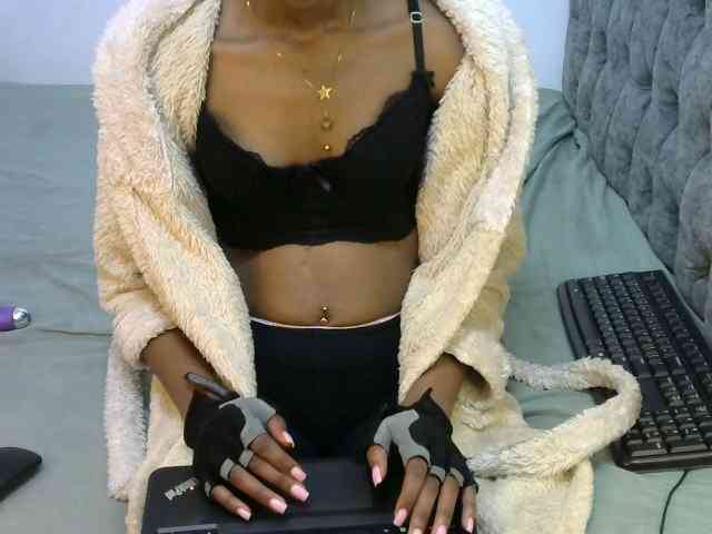 LittleMisscharming webcam