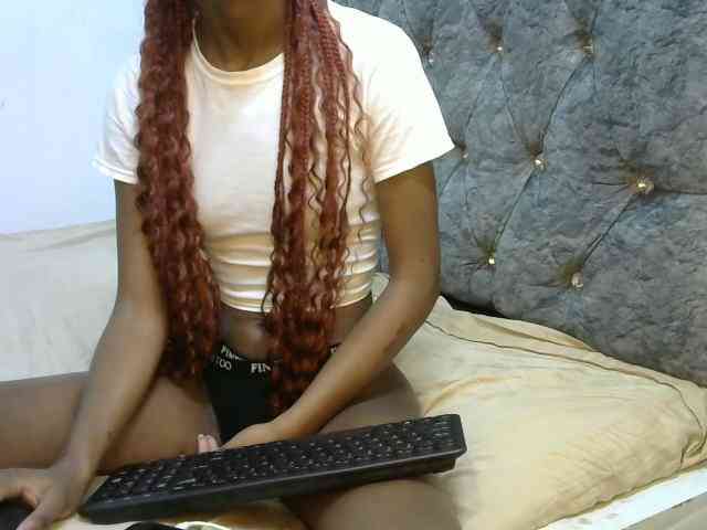 LittleMisscharming webcam