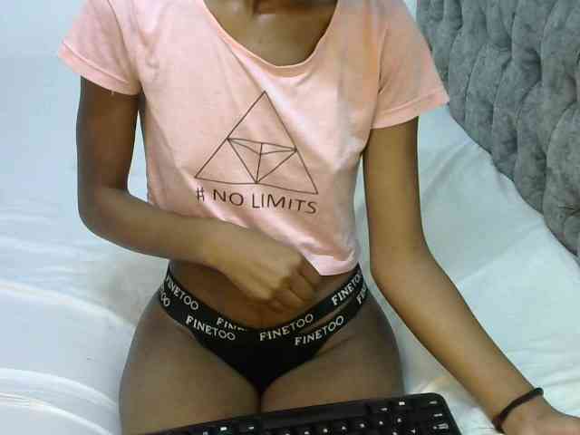LittleMisscharming webcam
