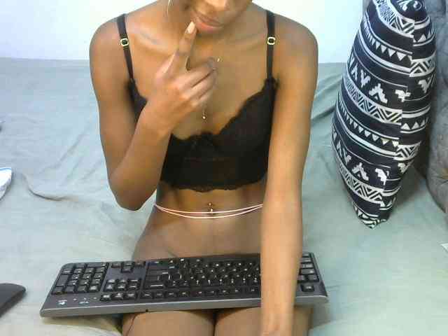 LittleMisscharming webcam