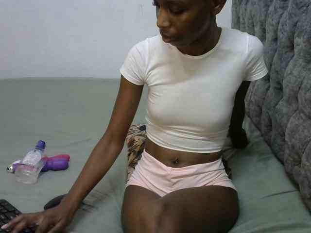 LittleMisscharming webcam