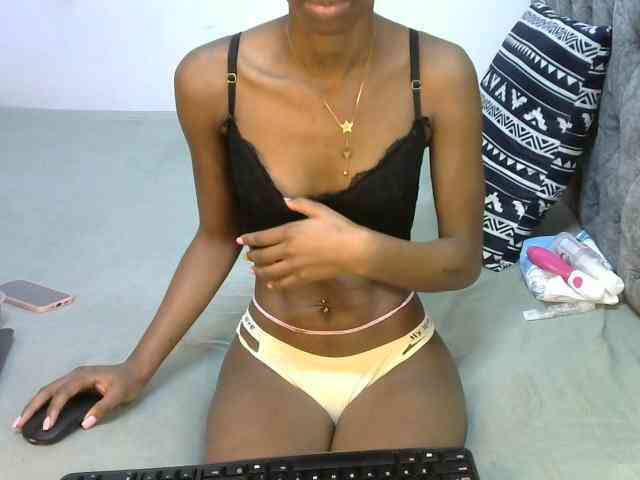 LittleMisscharming webcam