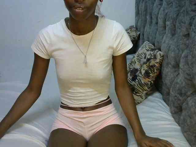 LittleMisscharming webcam