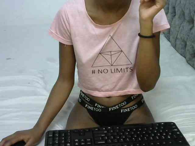 LittleMisscharming webcam