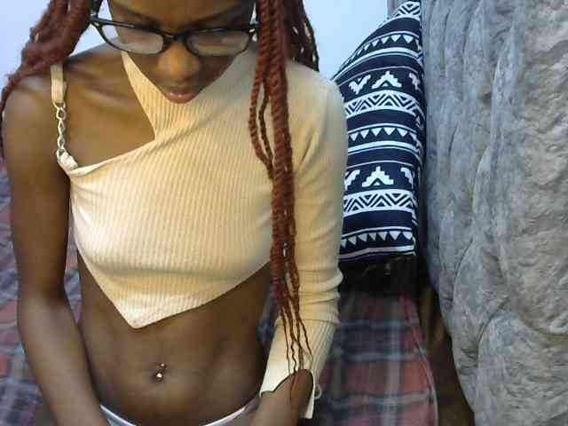 LittleMisscharming webcam