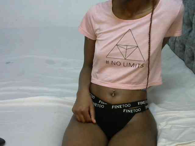 LittleMisscharming webcam