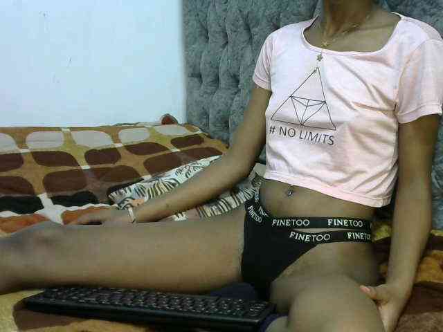 LittleMisscharming webcam